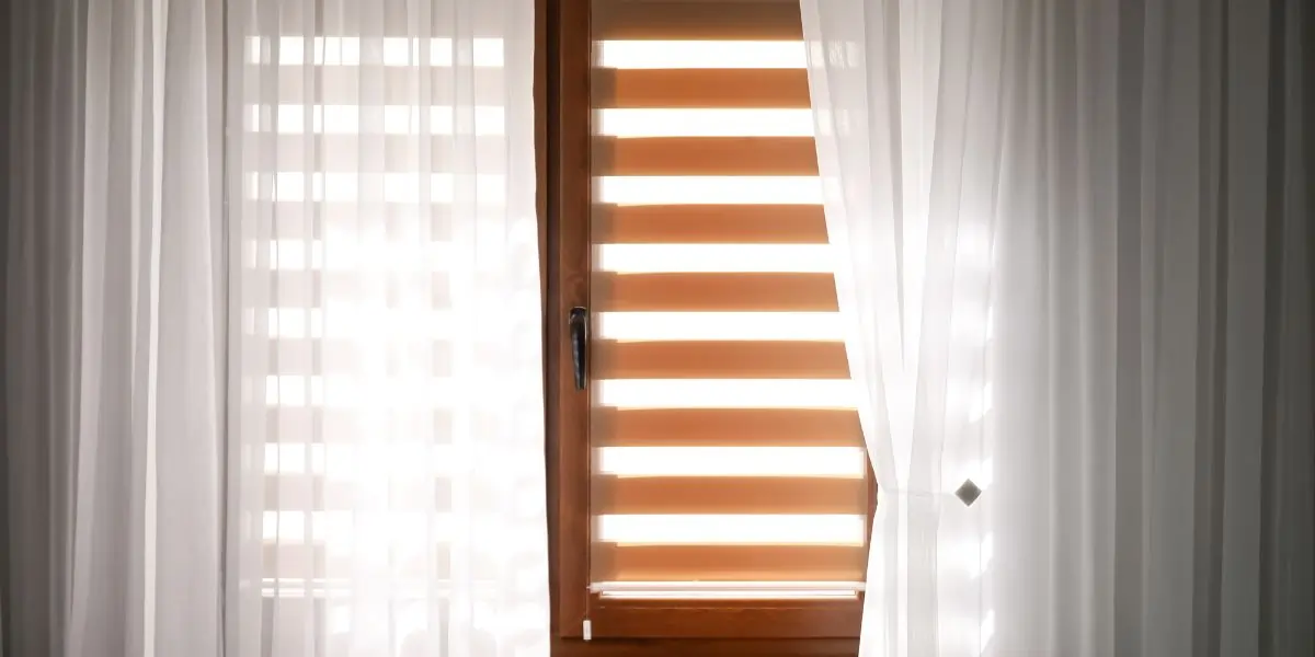 curtains vs blinds