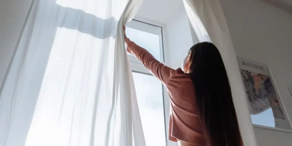 10 Signs to Replace Your Old Curtains